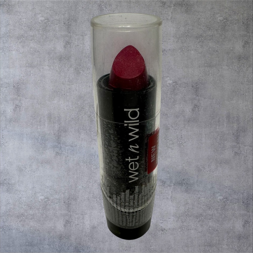 Wet n Wild Lipstick 0.13oz In The Near Fuchsia 561B New Sealed Silk Finish Pink